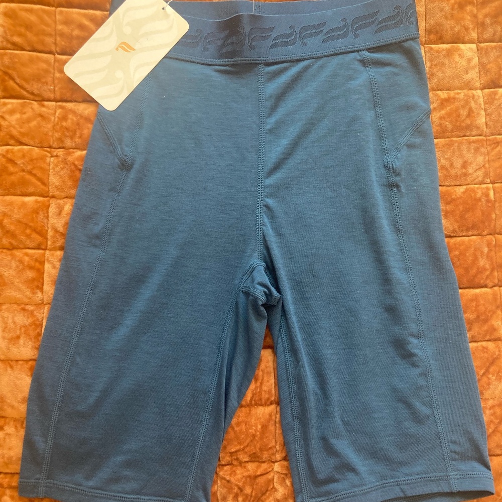 XXS Fabletics NWT ultra-high waisted  bike shorts 9"